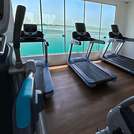 Lagoona Beach Luxury Resort And Spa Манама Экстерьер фото The gym at the hotel